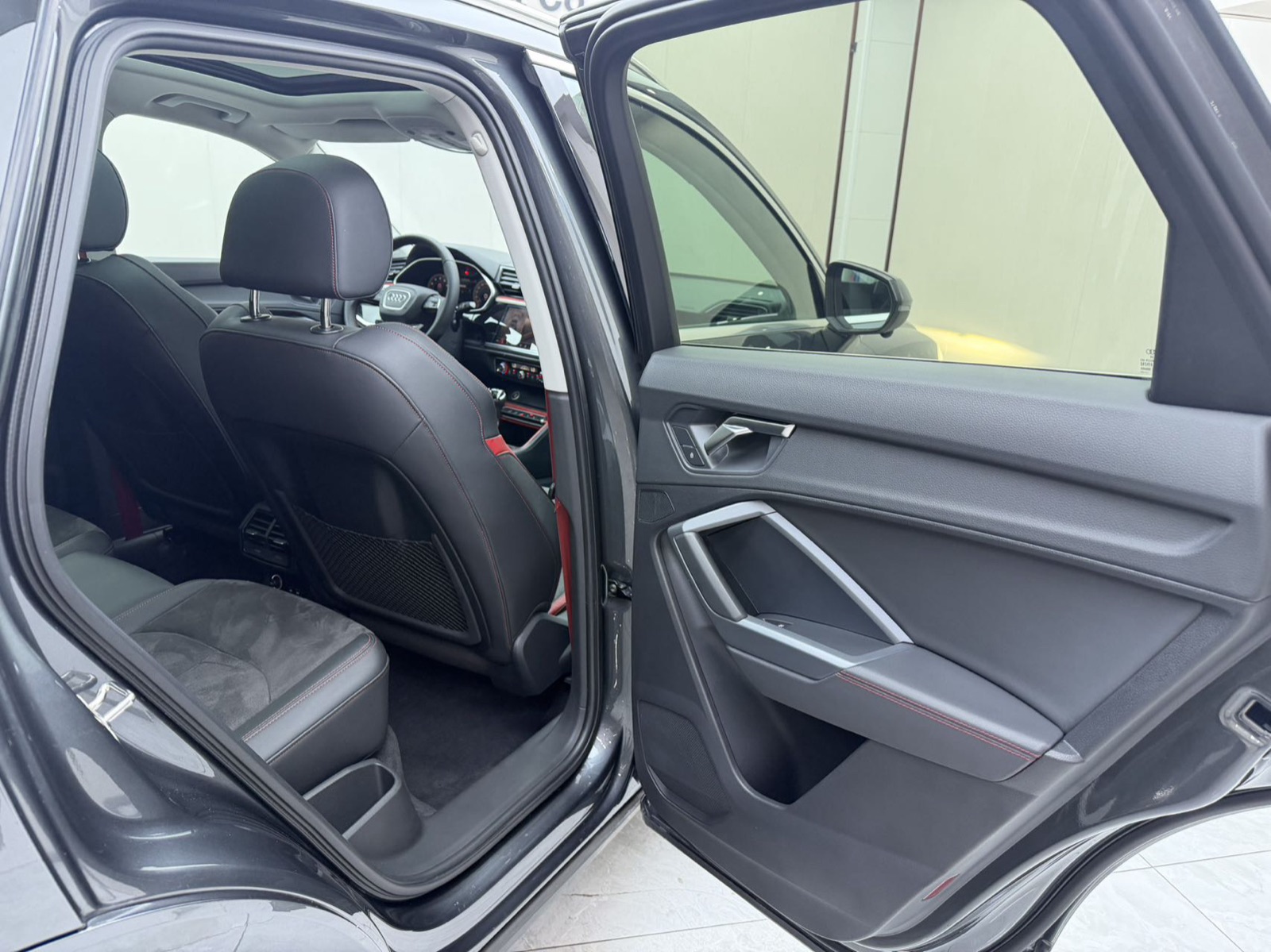 Audi Q3 view 21