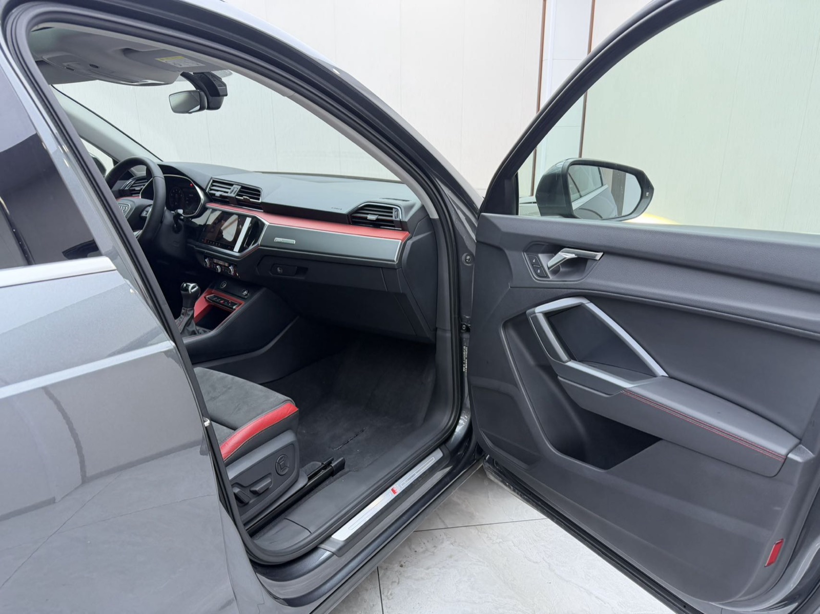 Audi Q3 view 22