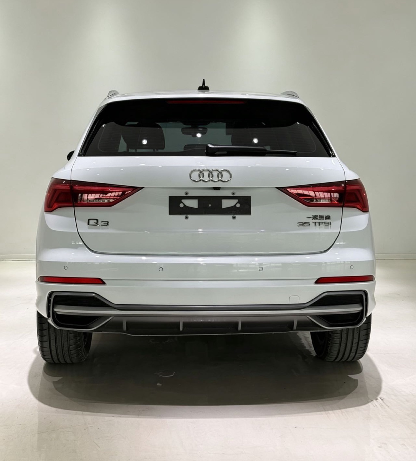 Audi Q3 view 5
