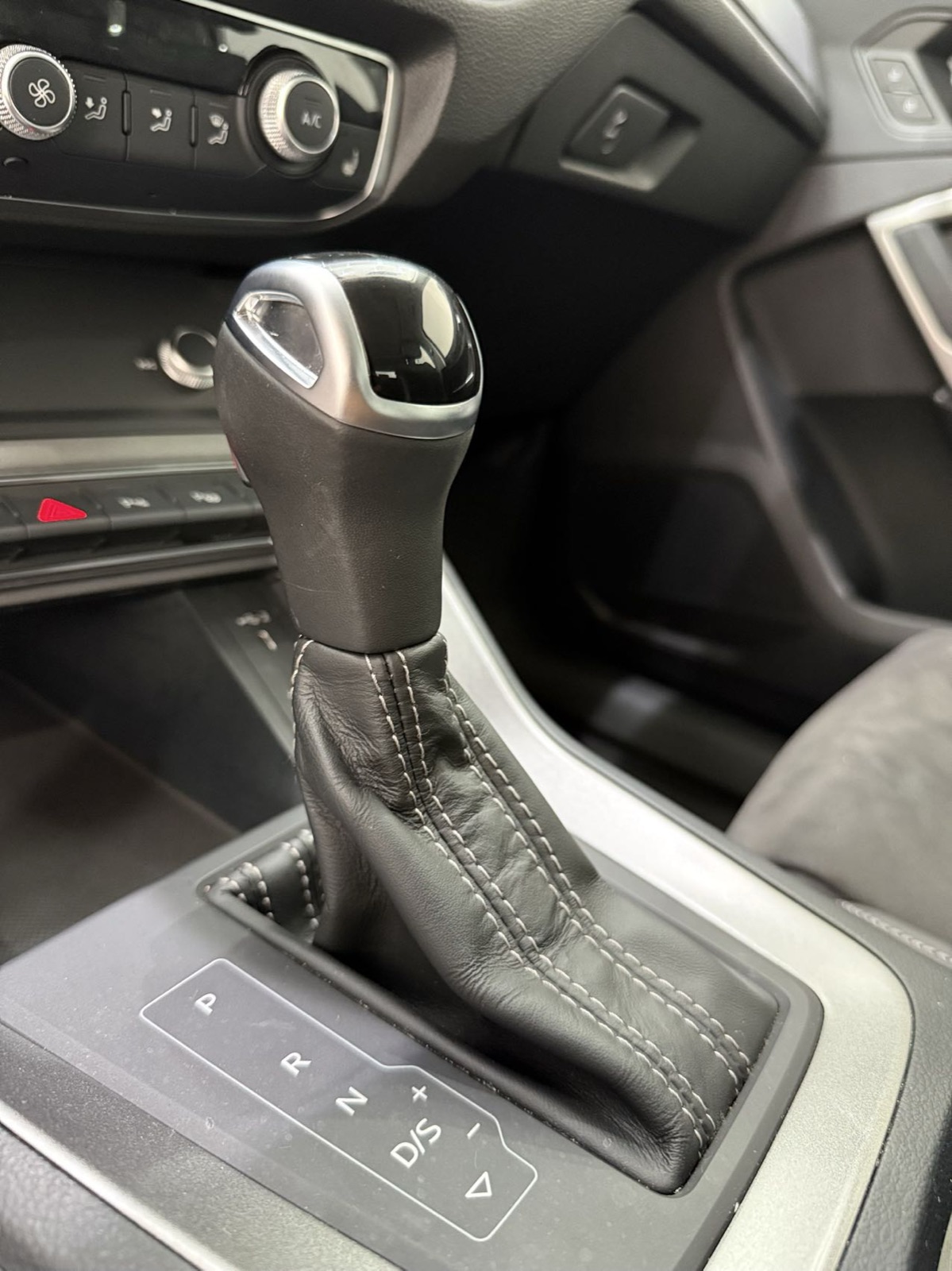 Audi Q3 view 10