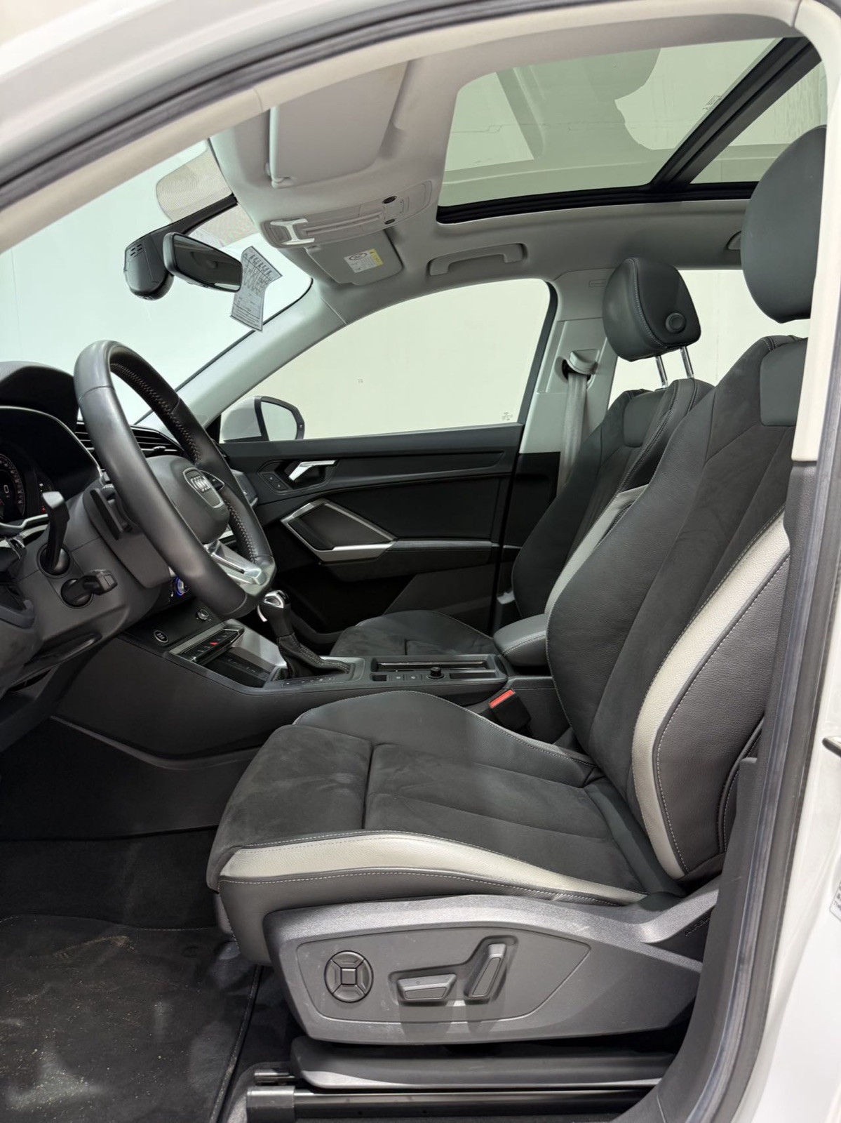 Audi Q3 view 12