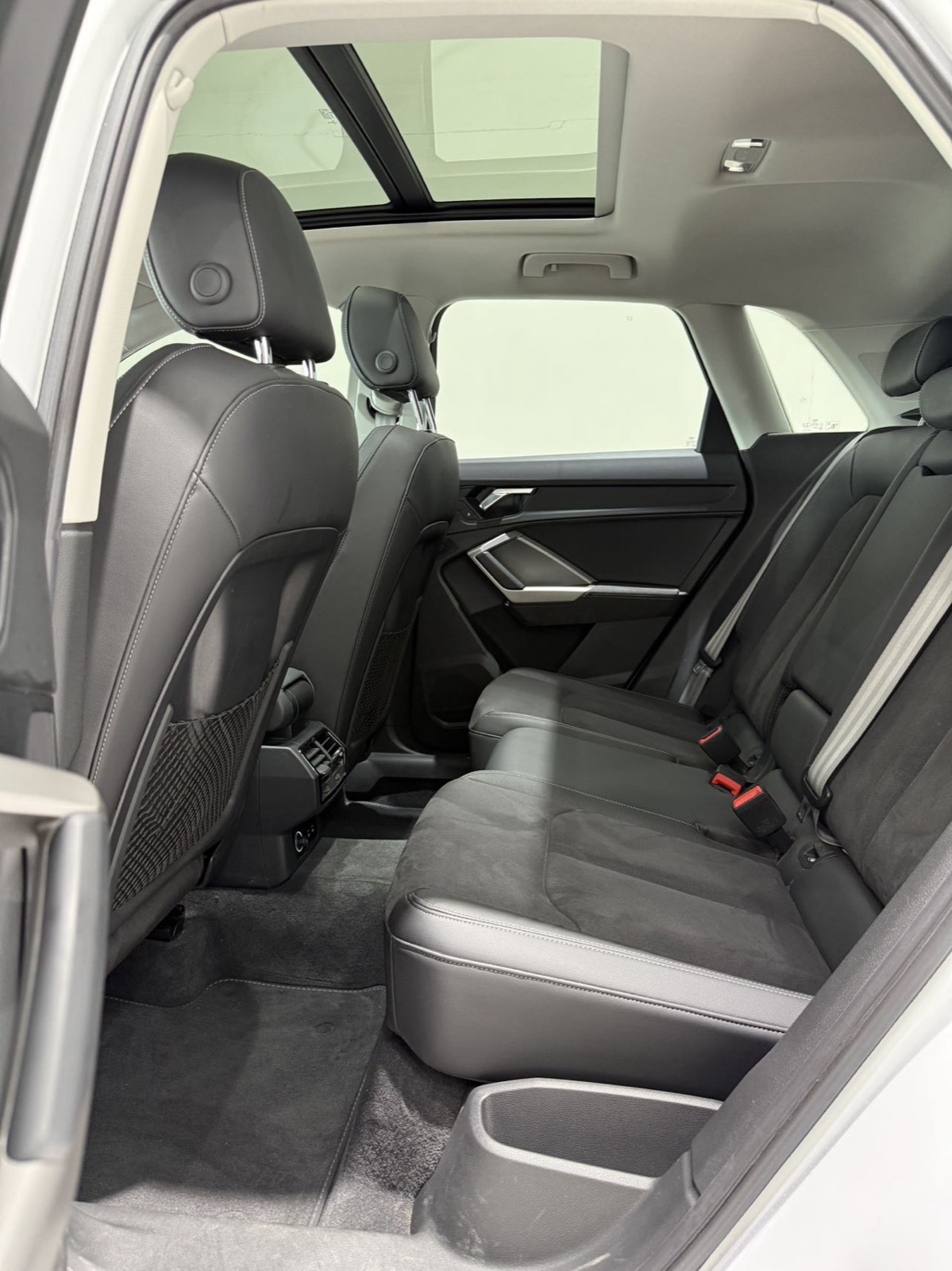 Audi Q3 view 14