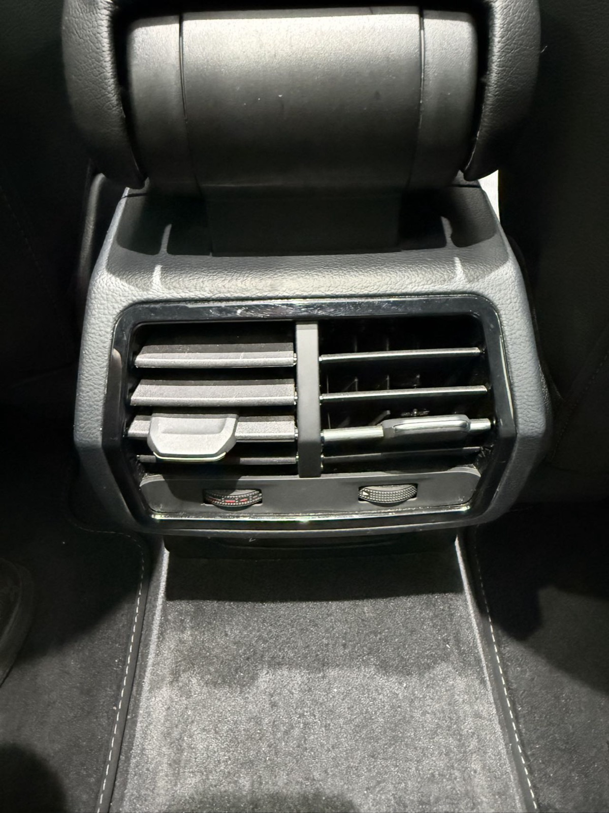 Audi Q3 view 16
