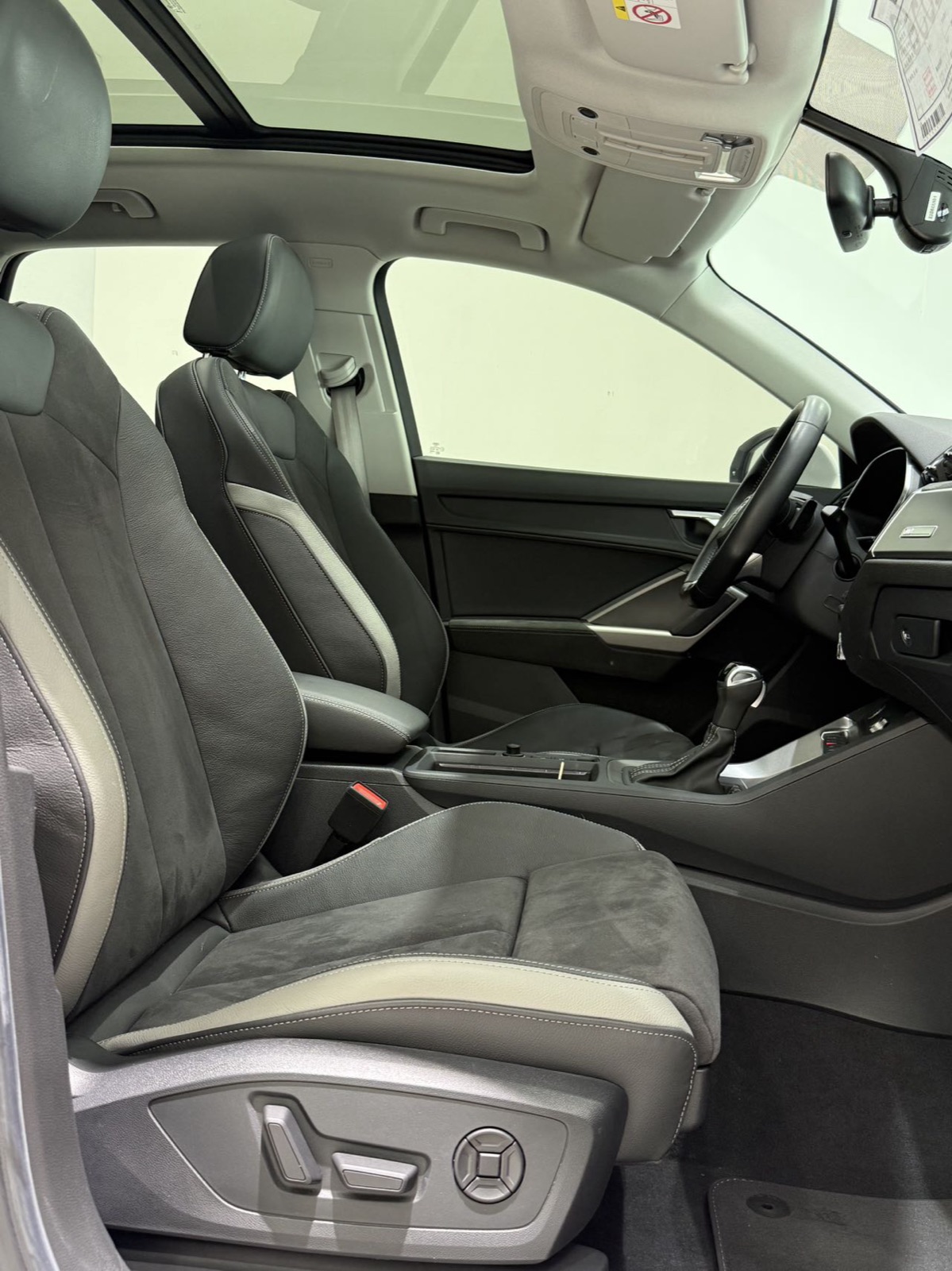 Audi Q3 view 18
