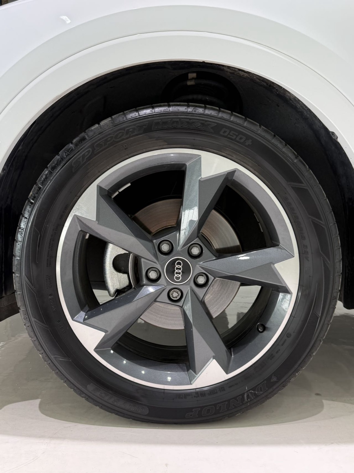 Audi Q3 view 19