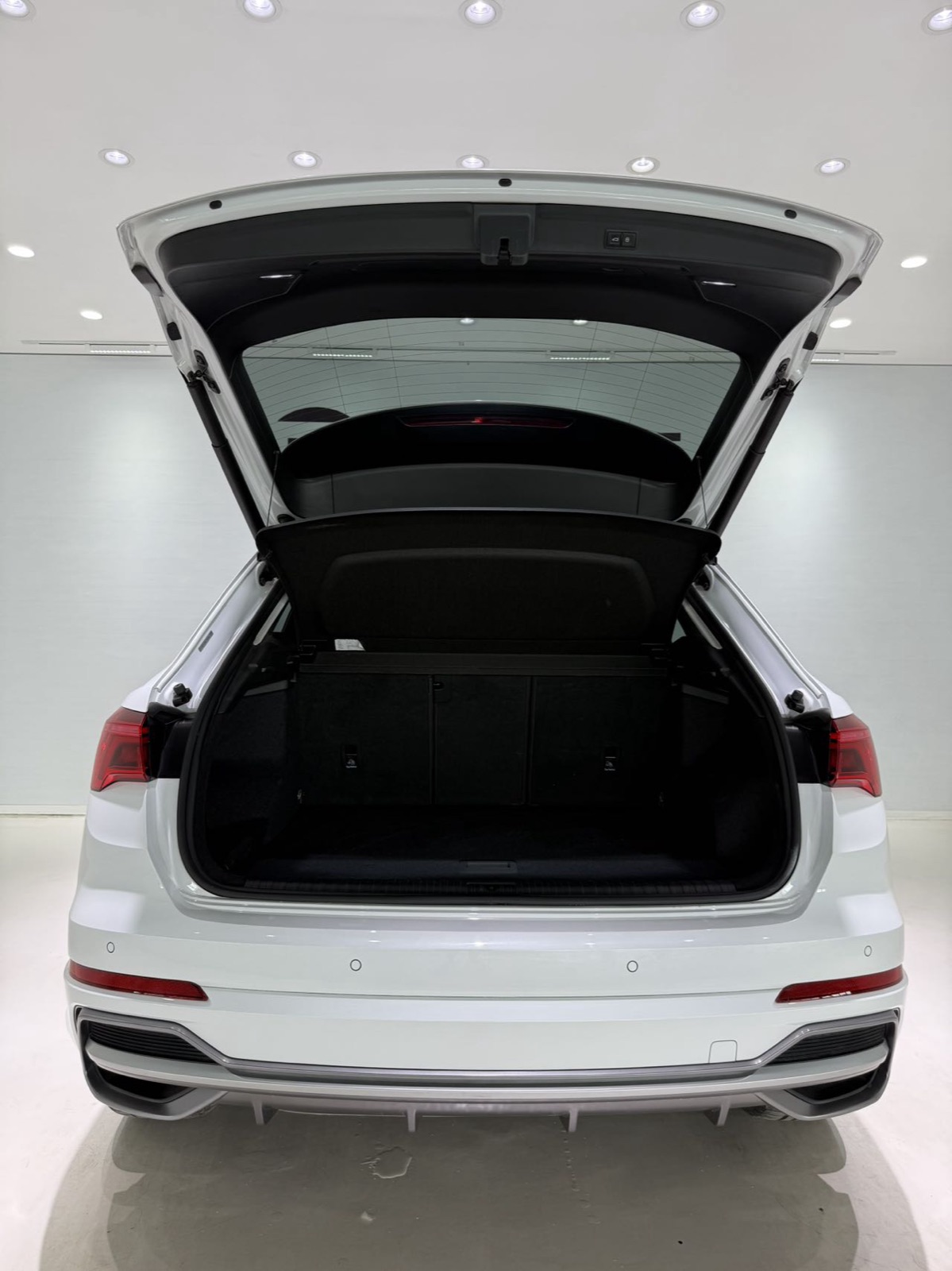 Audi Q3 view 20