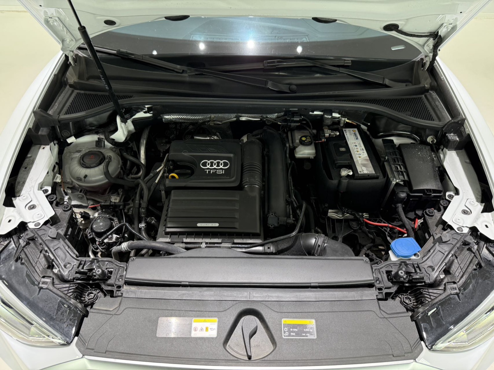 Audi Q3 view 21