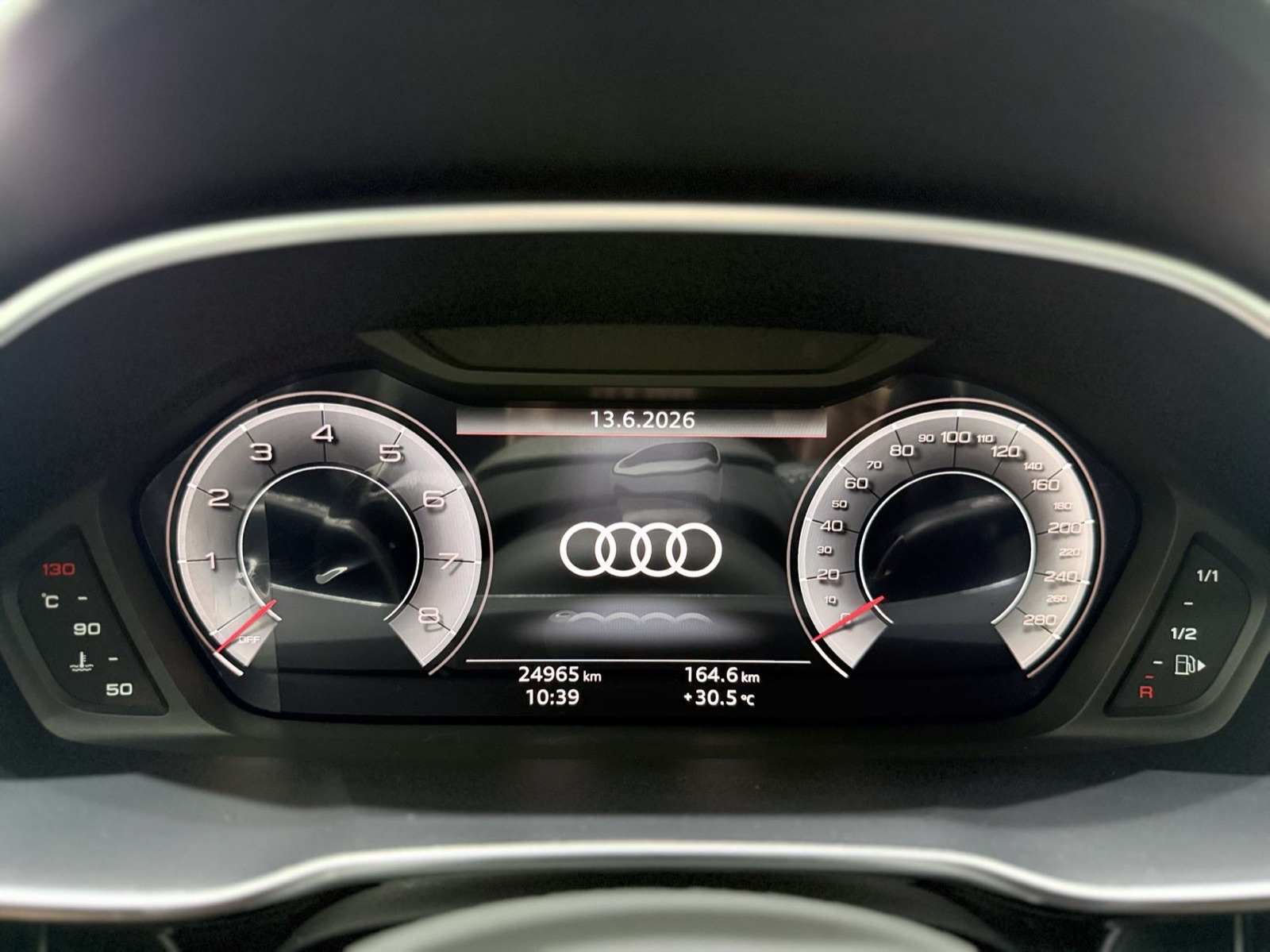Audi Q3 view 23