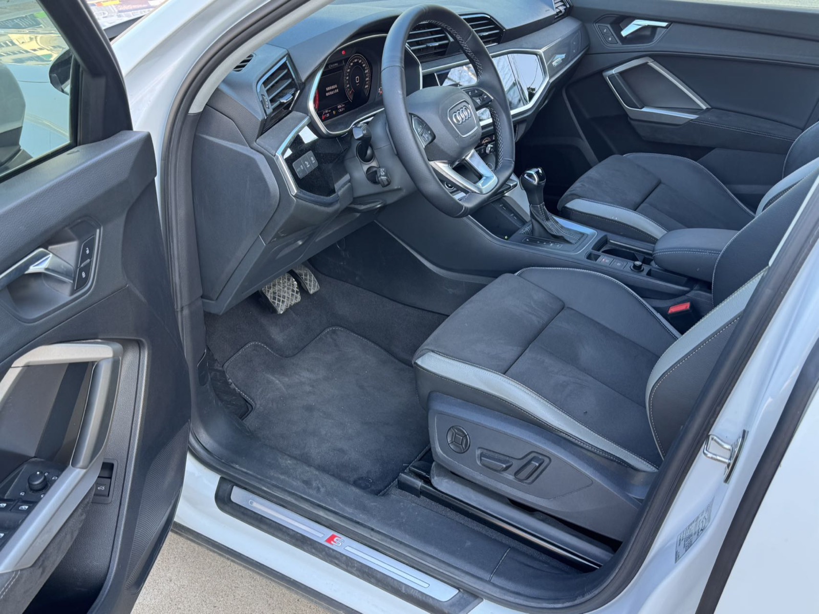 Audi Q3 view 4