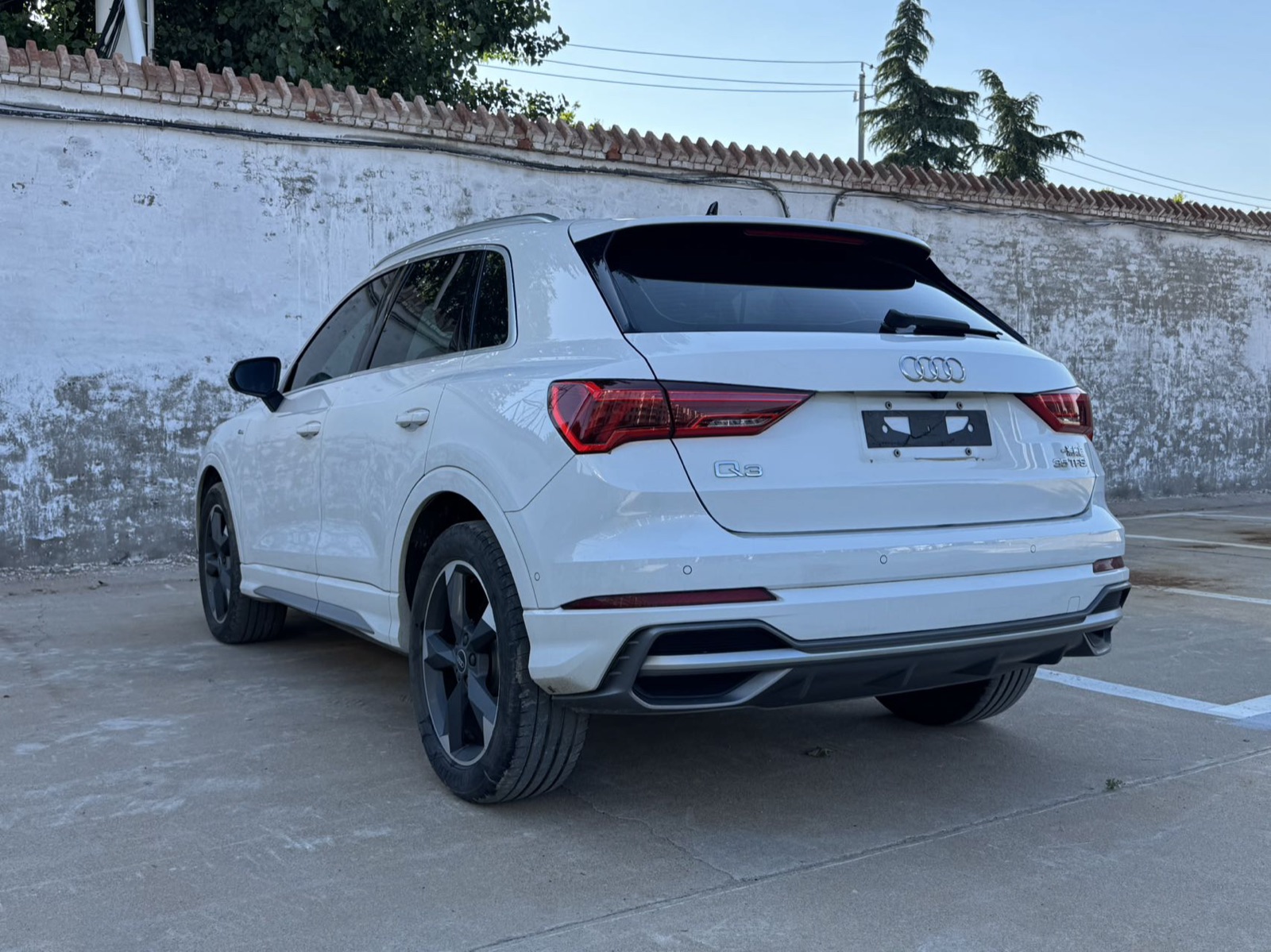 Audi Q3 view 7