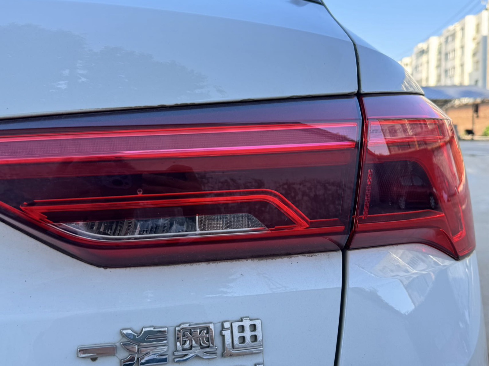 Audi Q3 view 14
