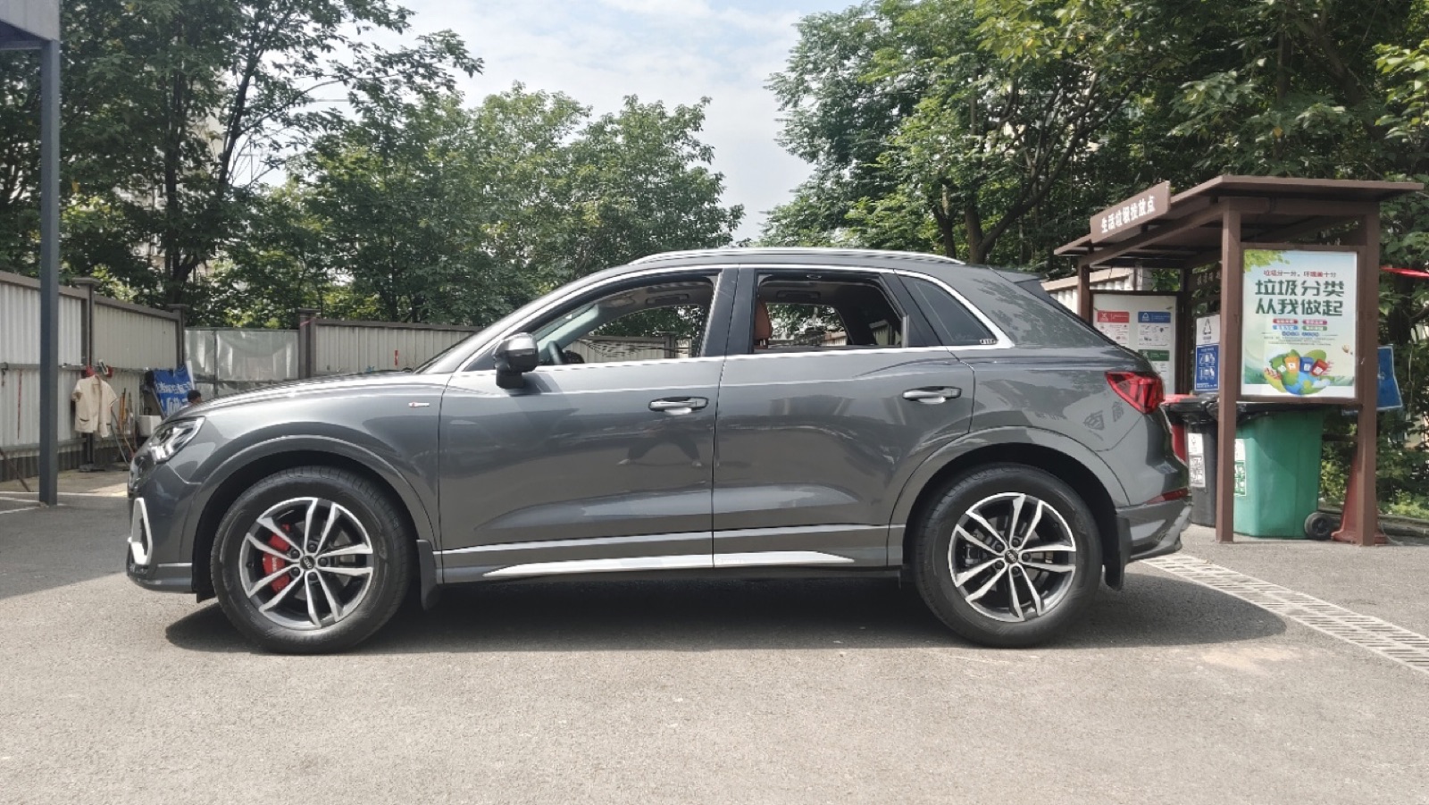 Audi Q3 view 4