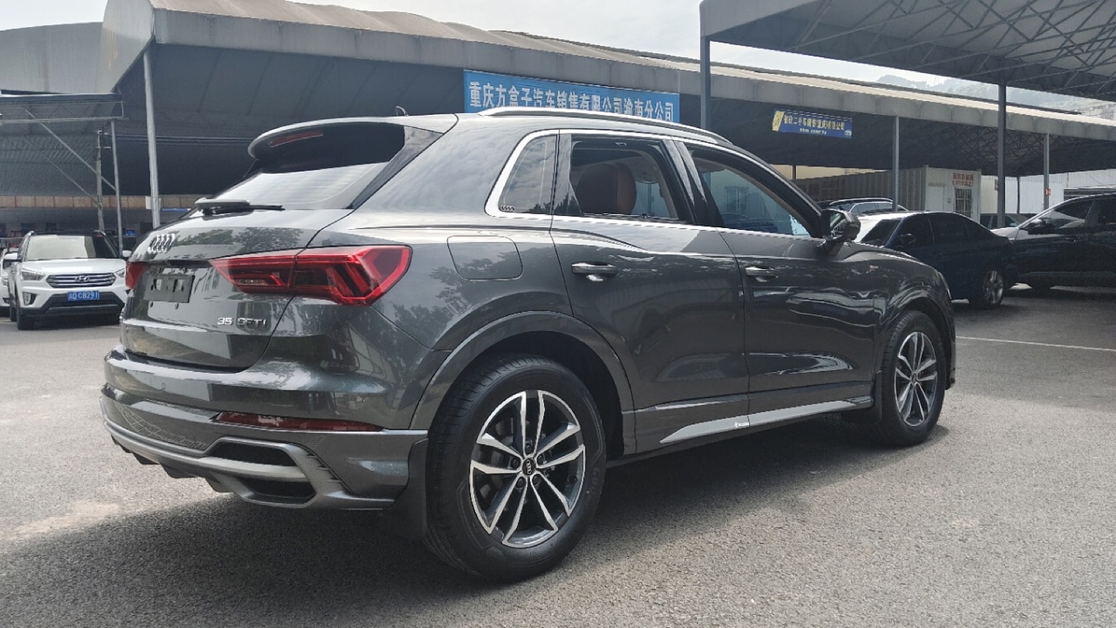 Audi Q3 view 7