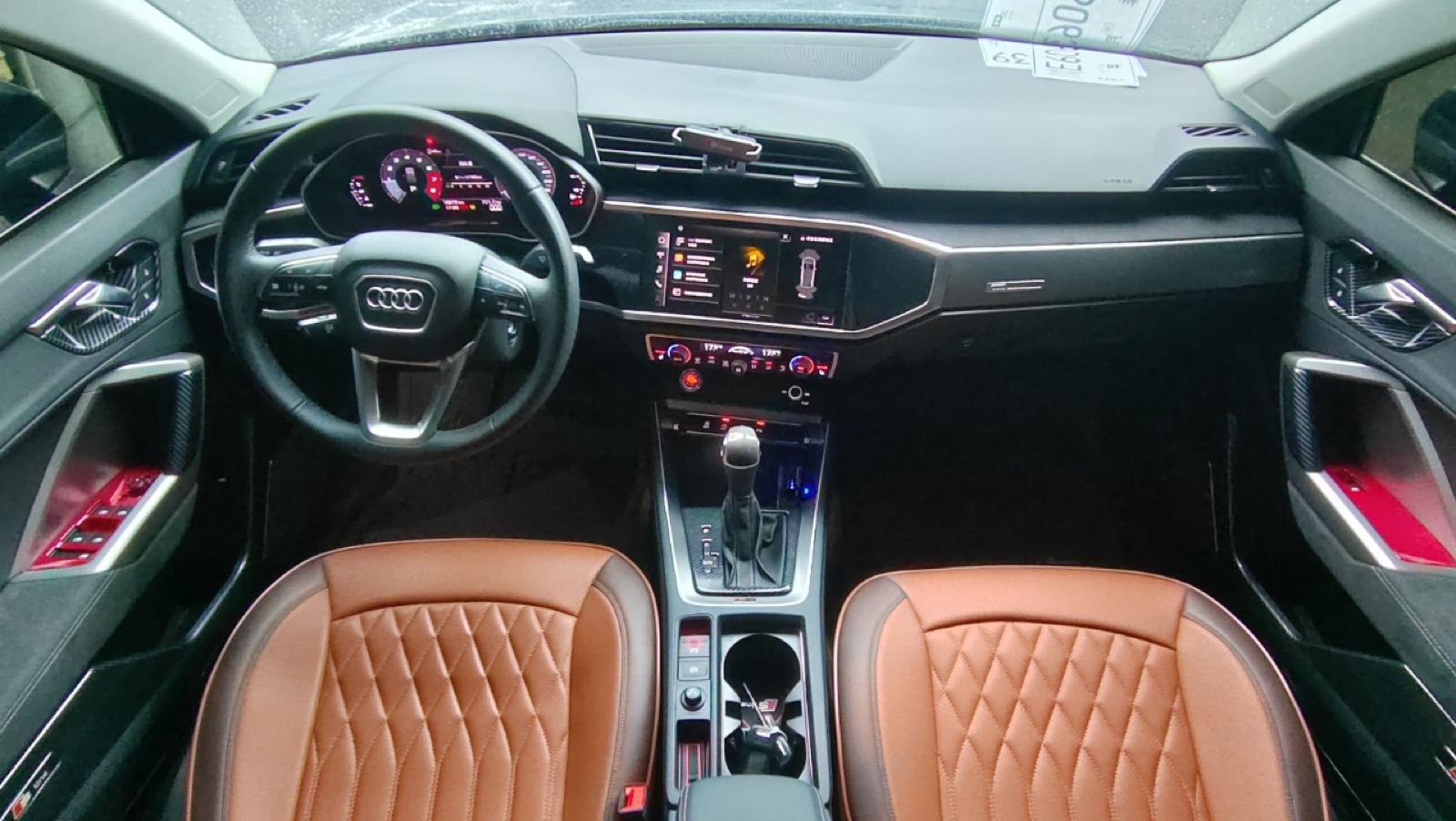 Audi Q3 view 10