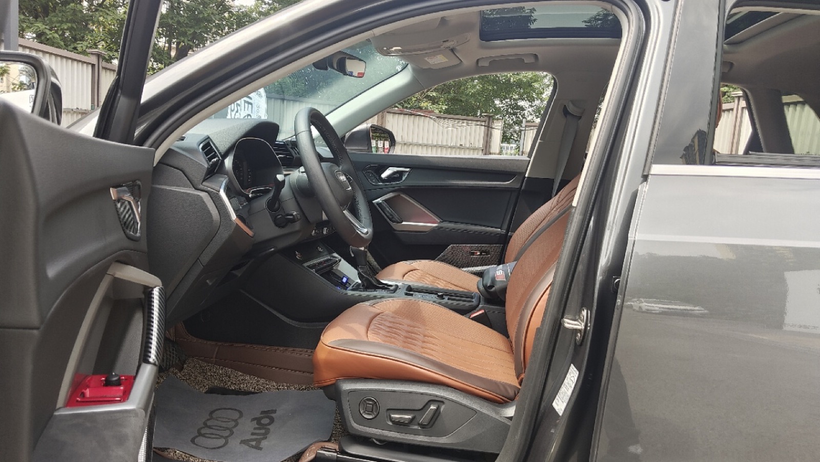 Audi Q3 view 11