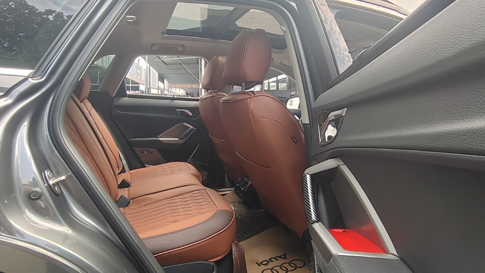 Audi Q3 view 16