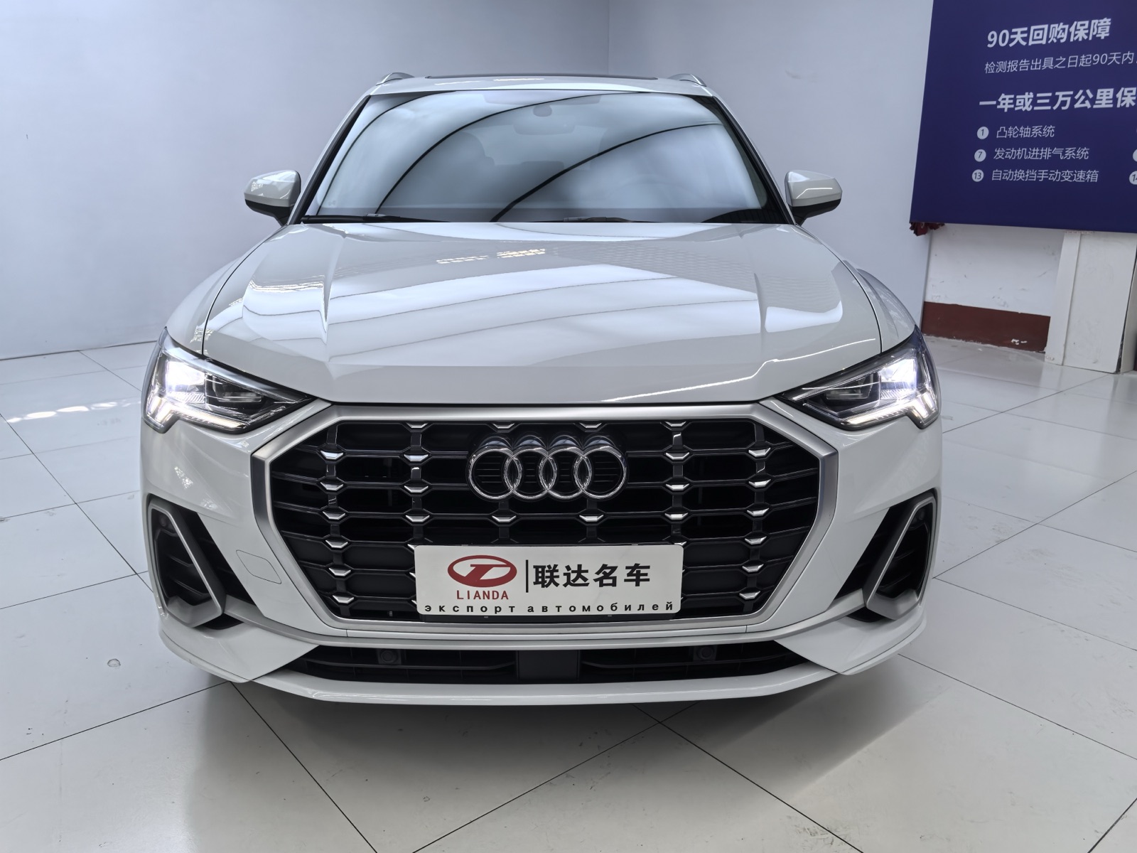 Audi Q3 view 5