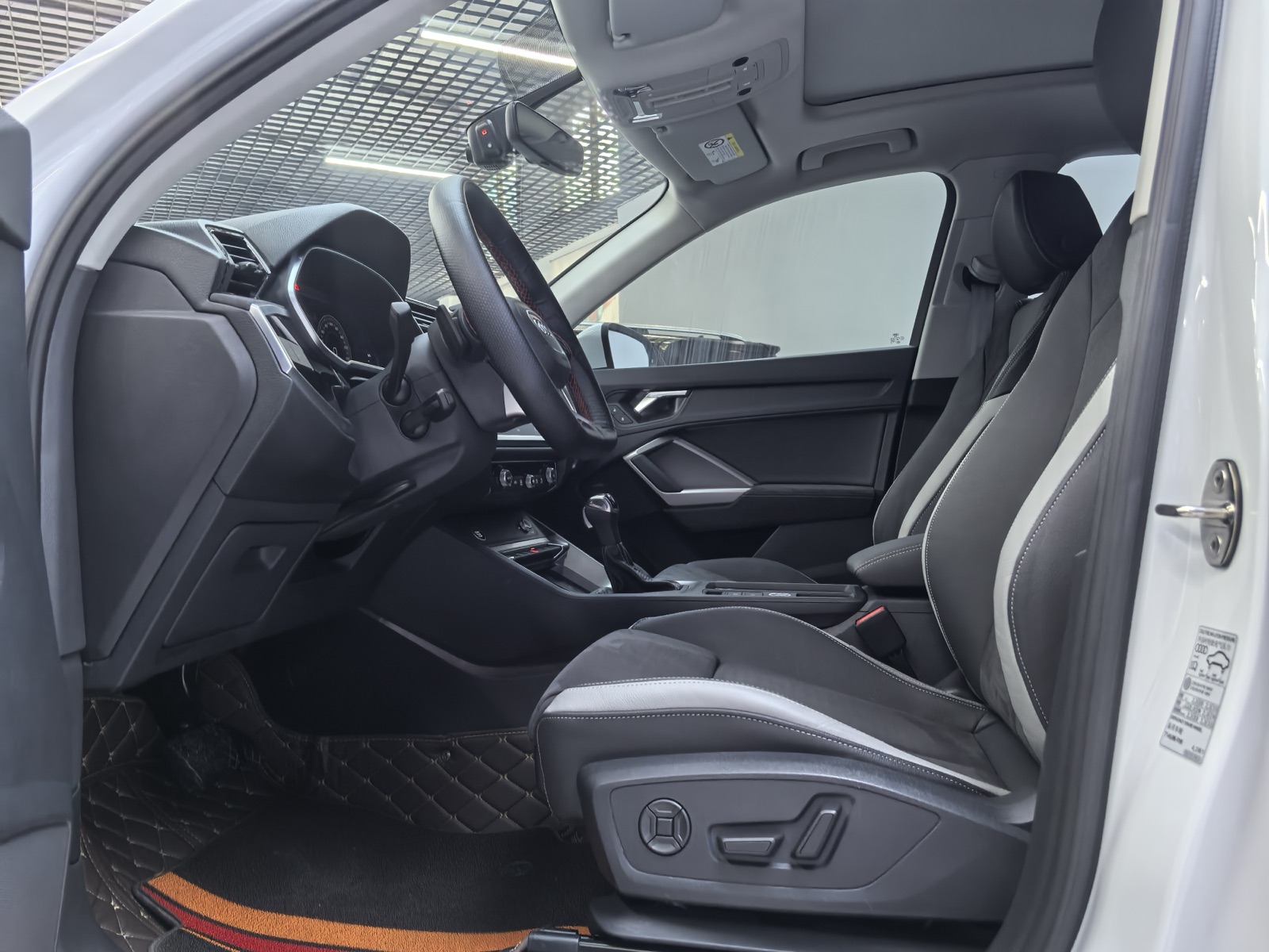 Audi Q3 view 8