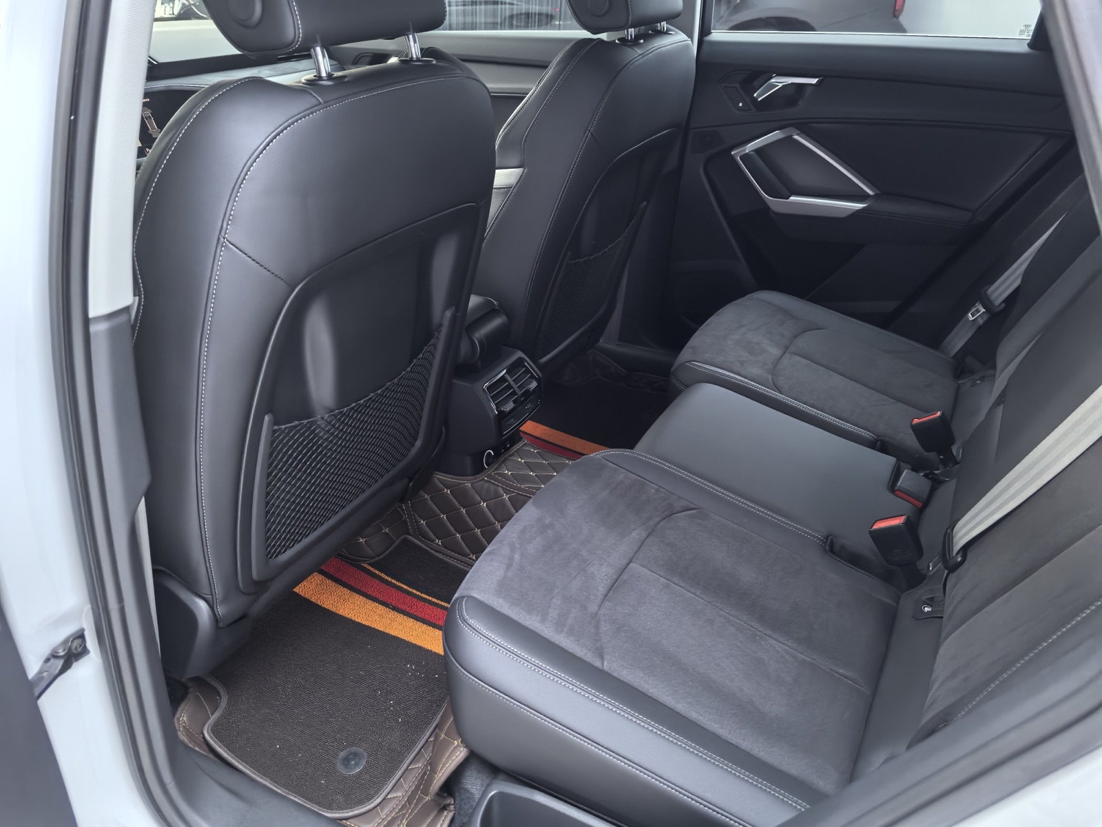 Audi Q3 view 10