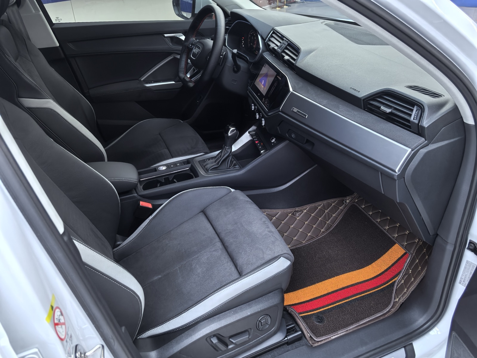 Audi Q3 view 11