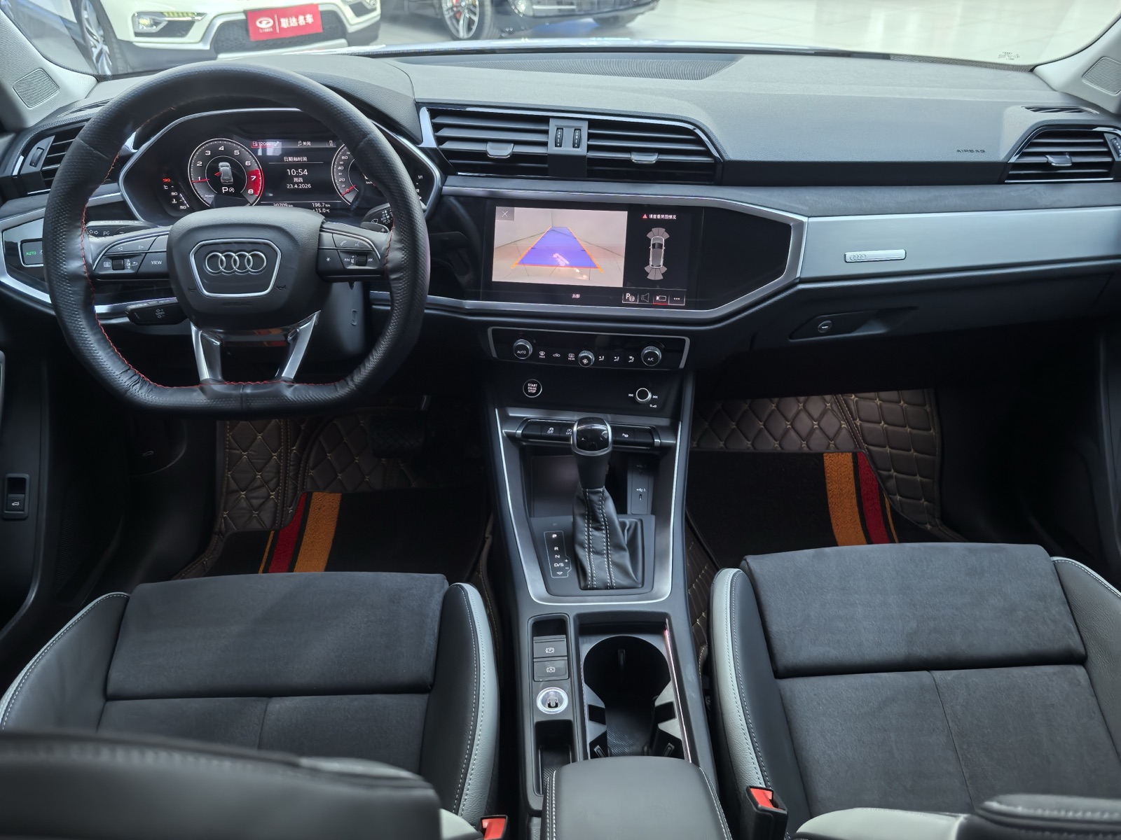 Audi Q3 view 13