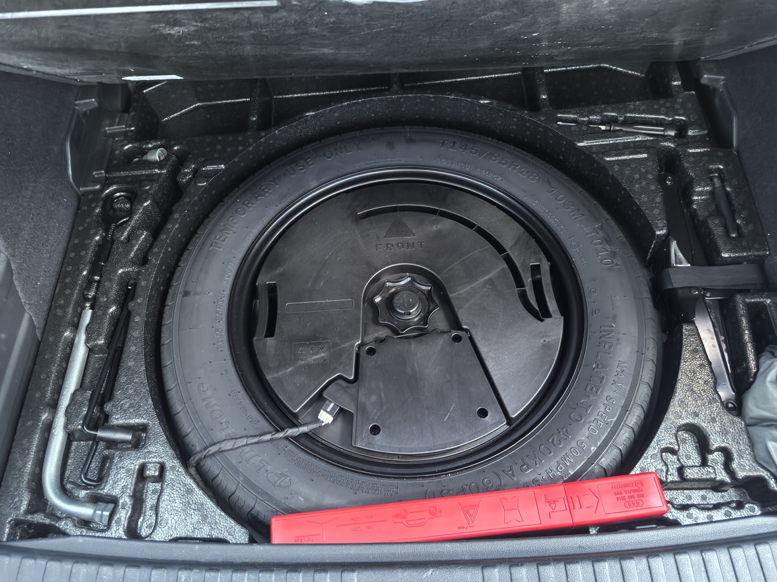 Audi Q3 view 18