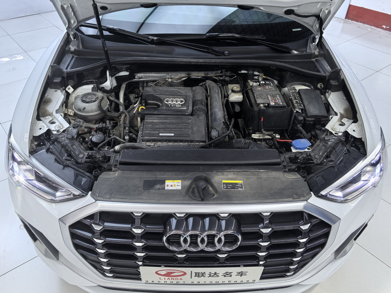 Audi Q3 view 20