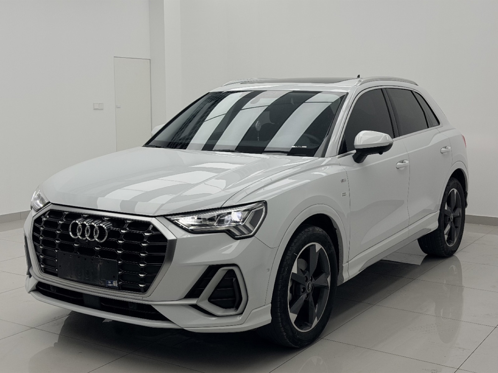 Audi Q3 view 2