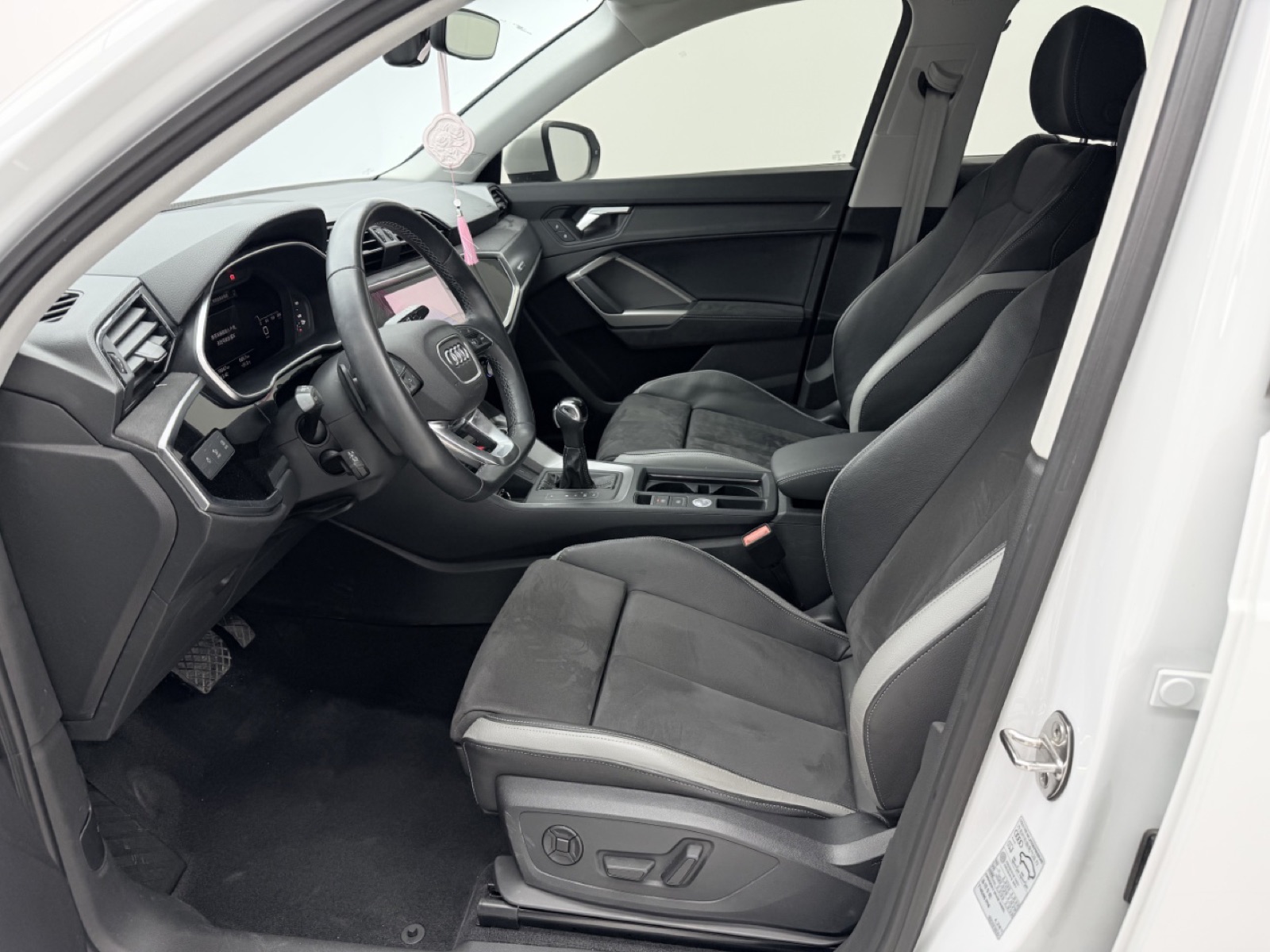 Audi Q3 view 4