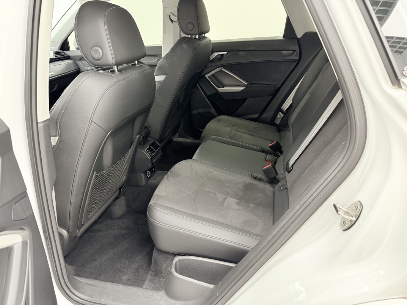 Audi Q3 view 6