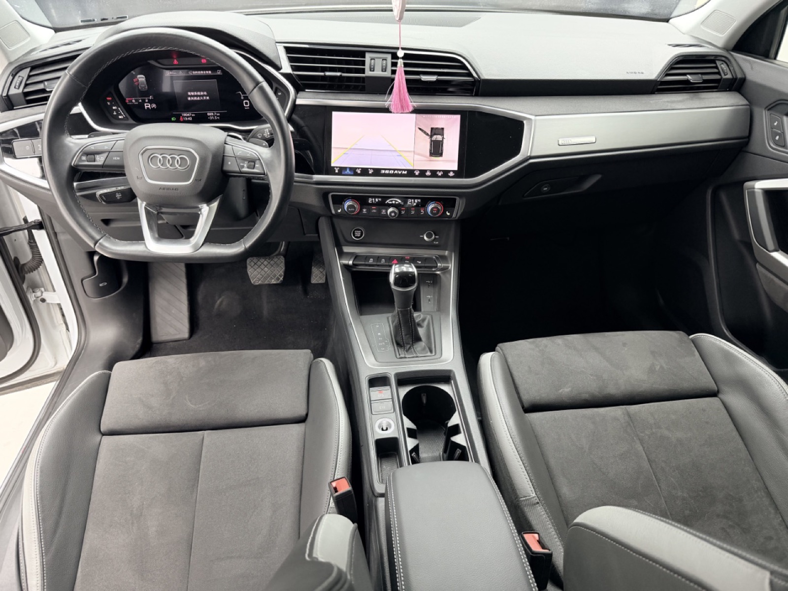 Audi Q3 view 7