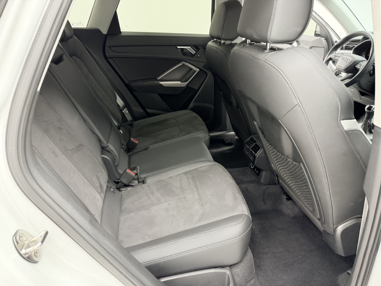Audi Q3 view 8