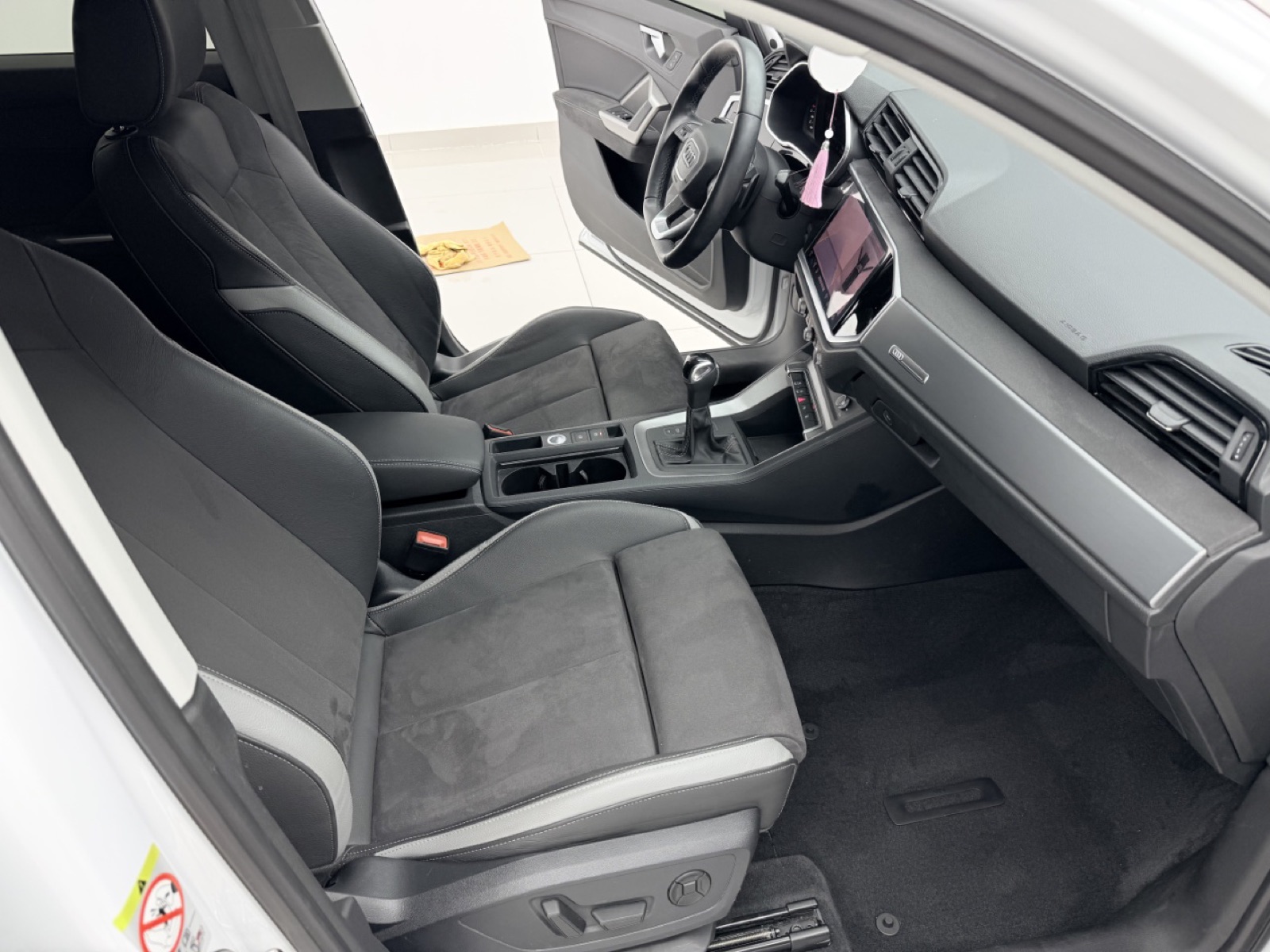 Audi Q3 view 10