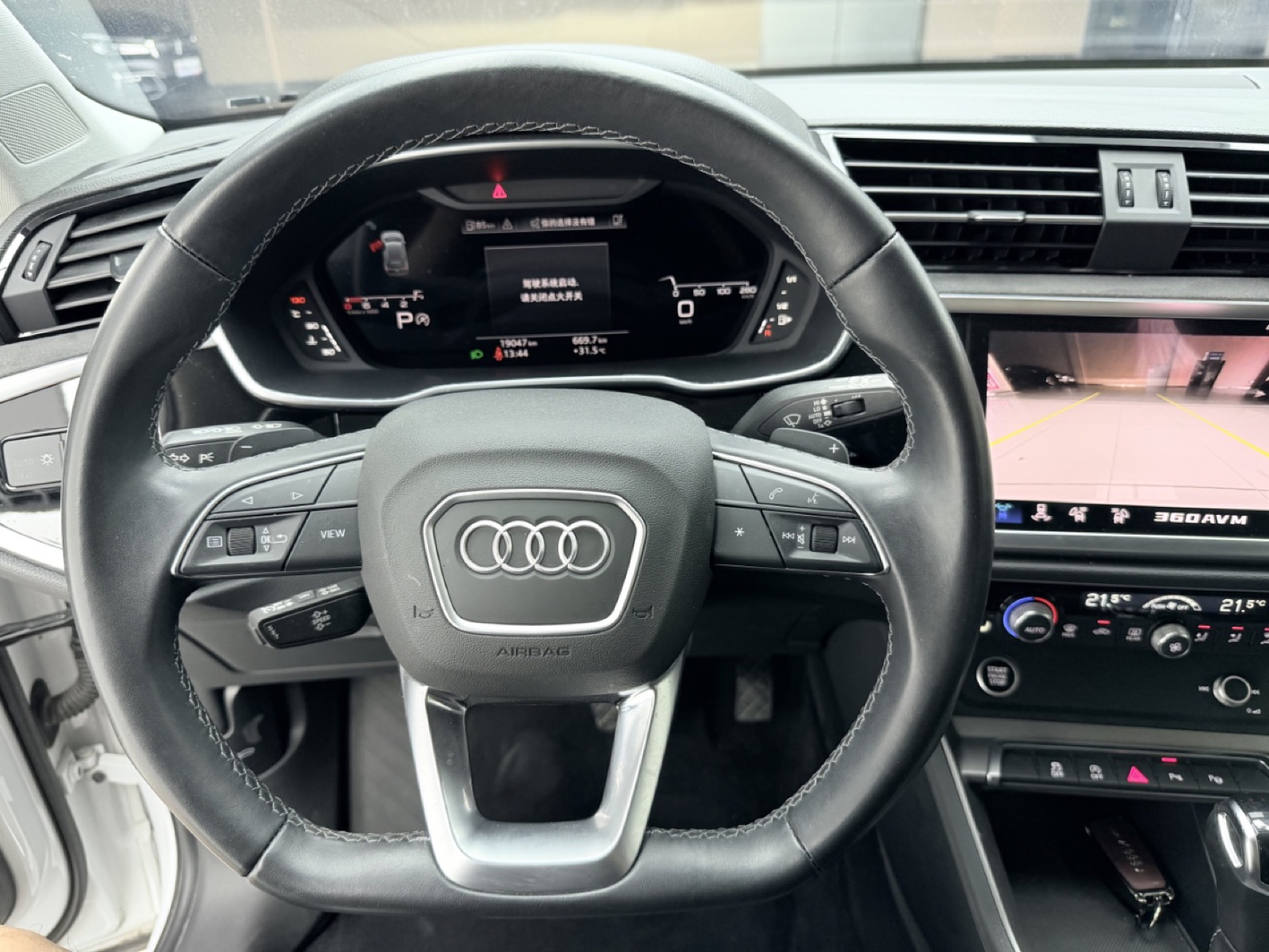 Audi Q3 view 13