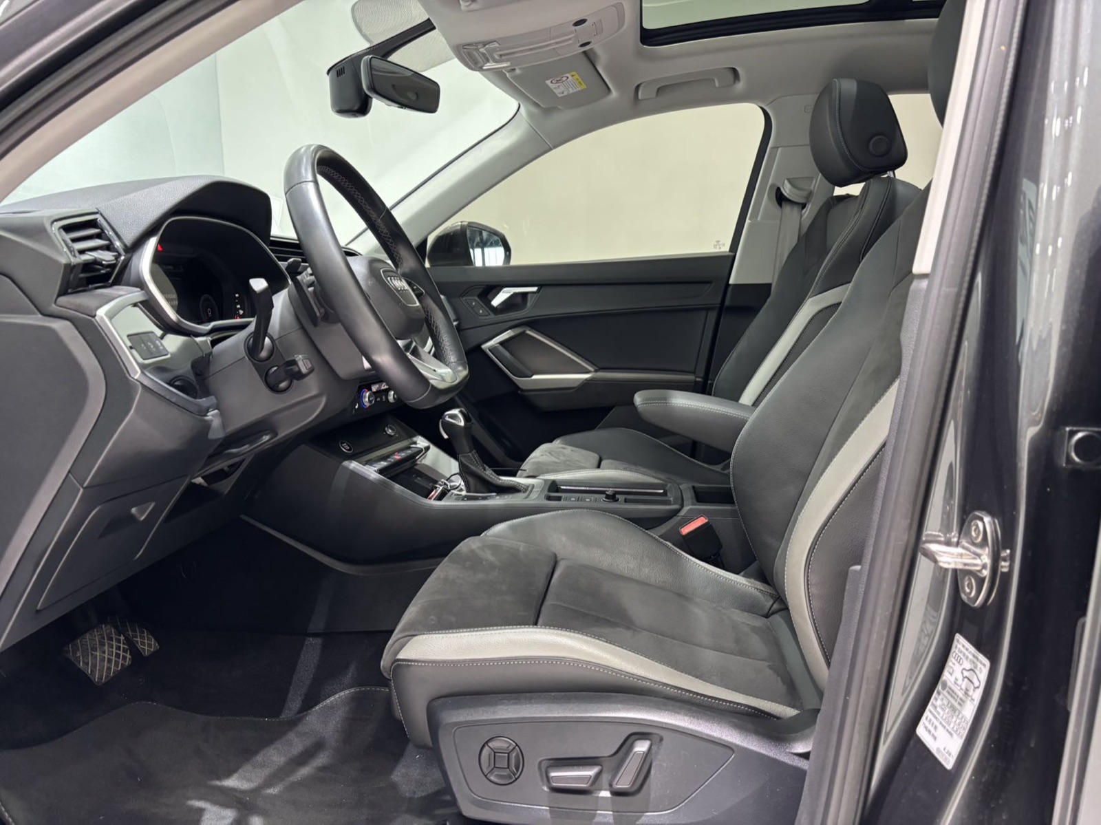 Audi Q3 view 6