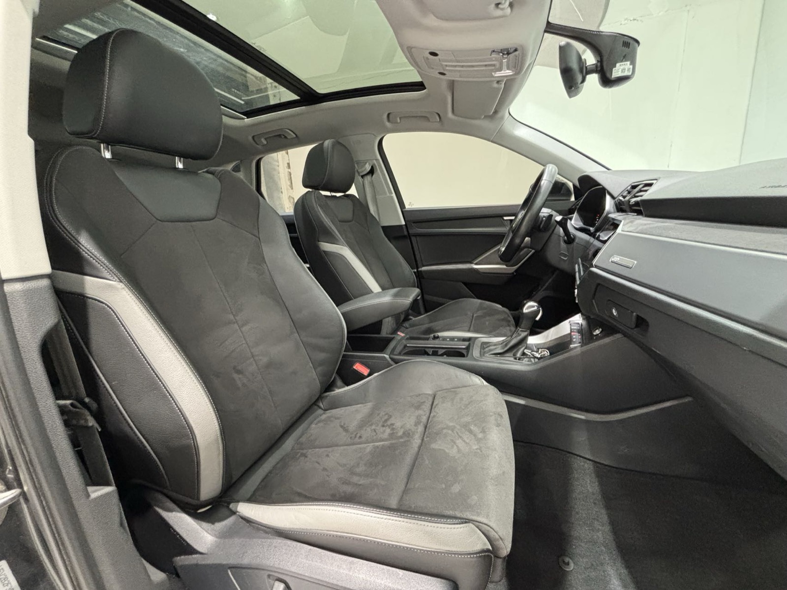 Audi Q3 view 7