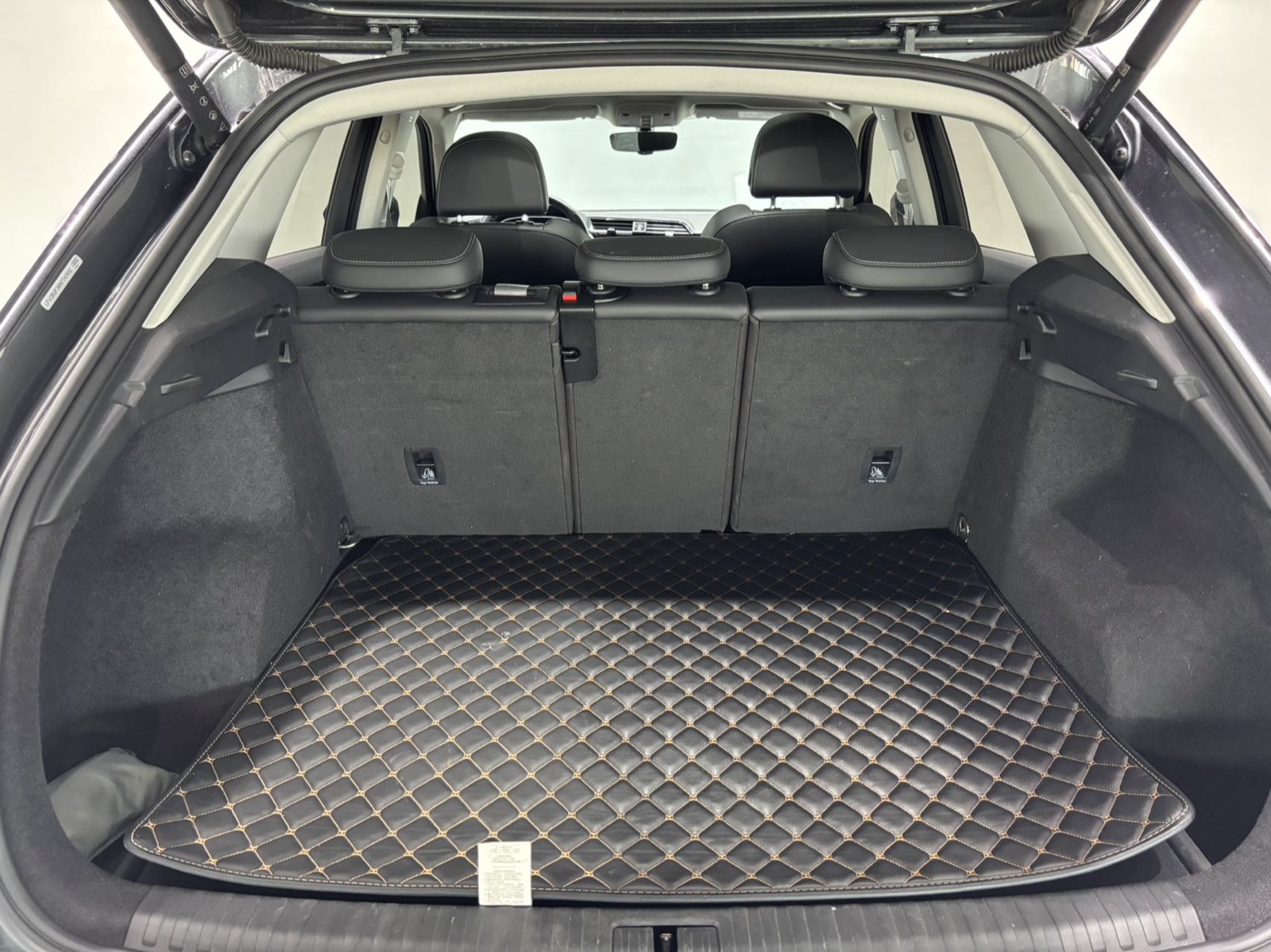 Audi Q3 view 9