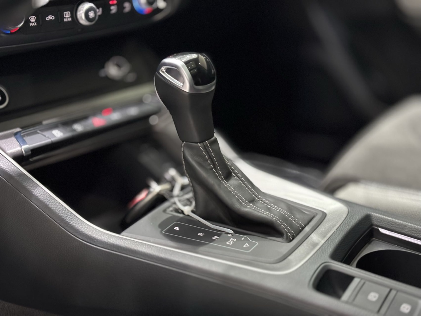 Audi Q3 view 13