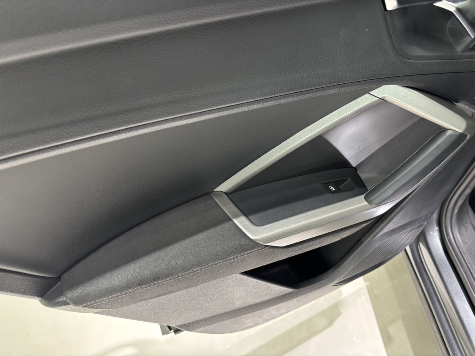 Audi Q3 view 16