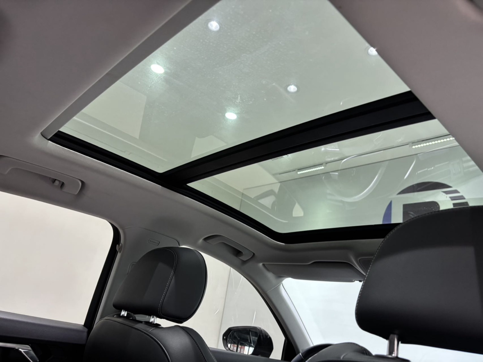 Audi Q3 view 18