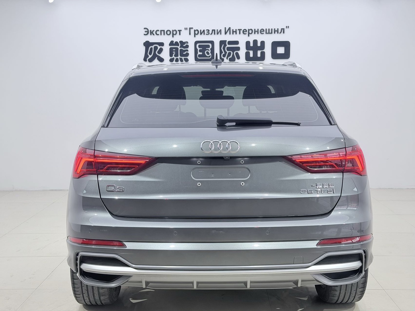 Audi Q3 view 5