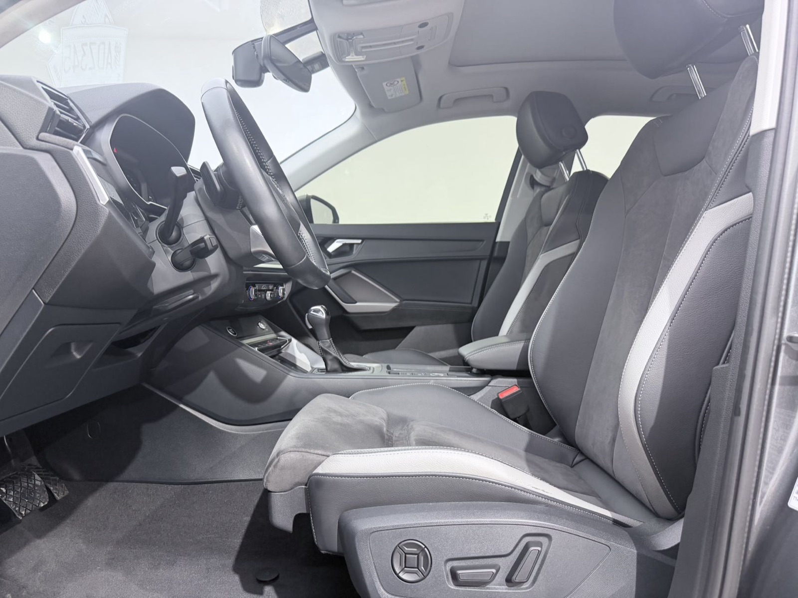 Audi Q3 view 7