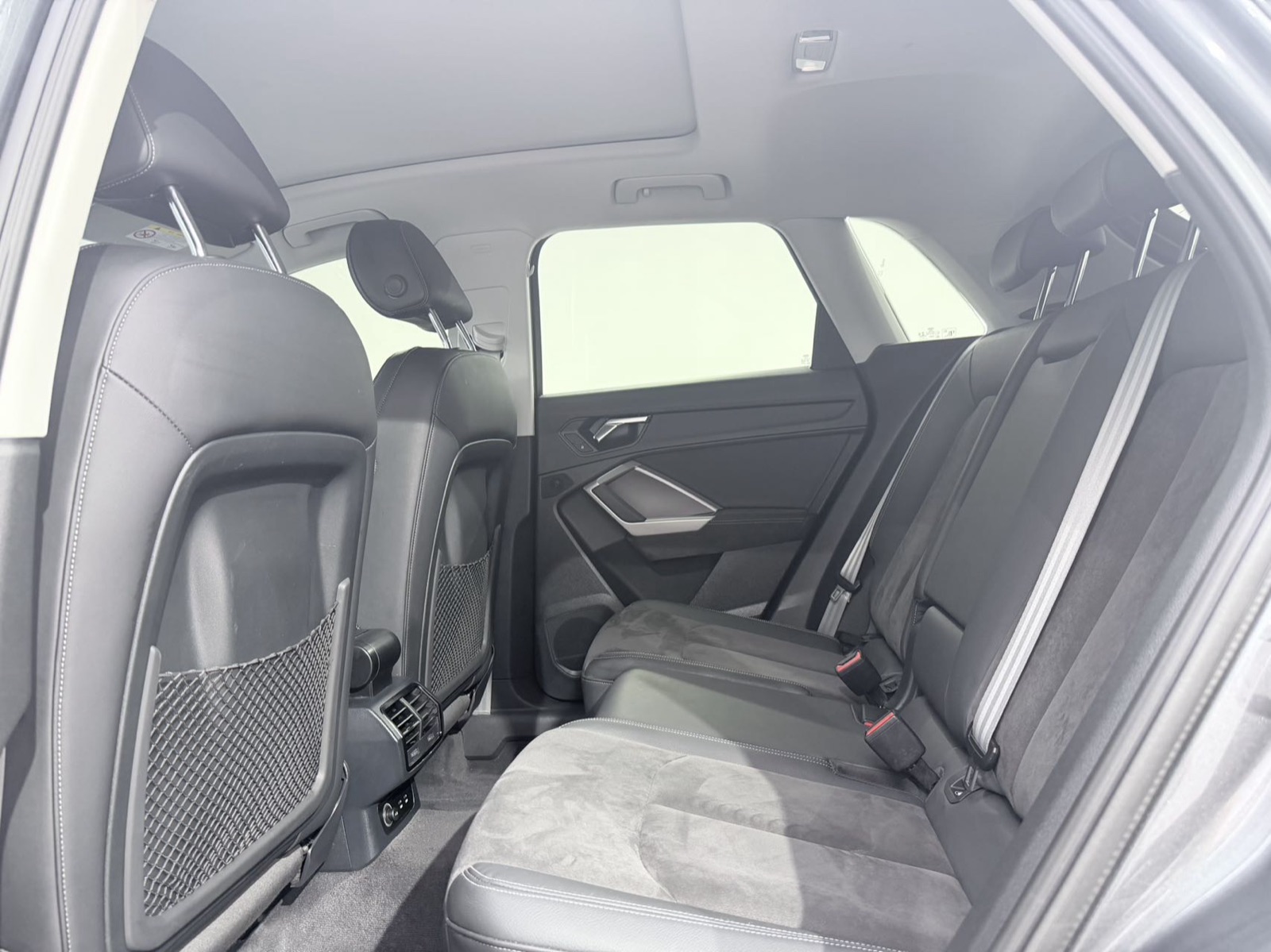 Audi Q3 view 9