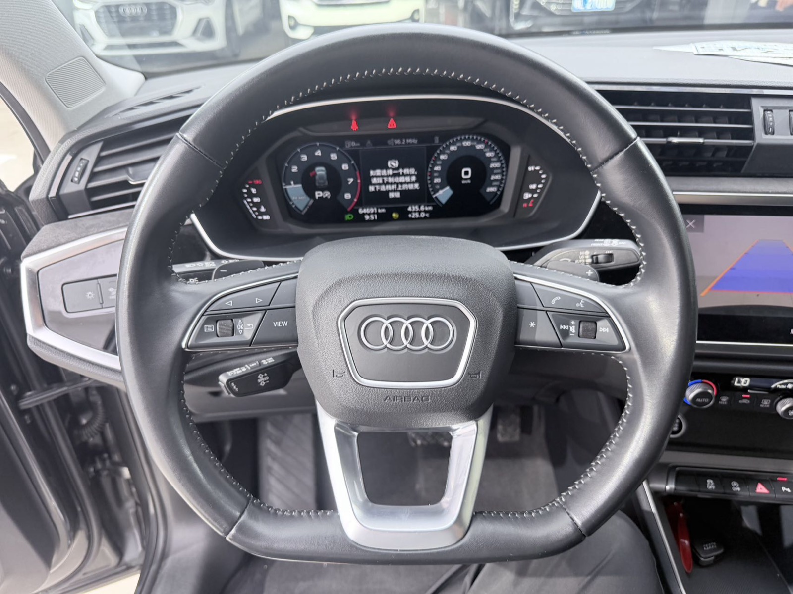 Audi Q3 view 11