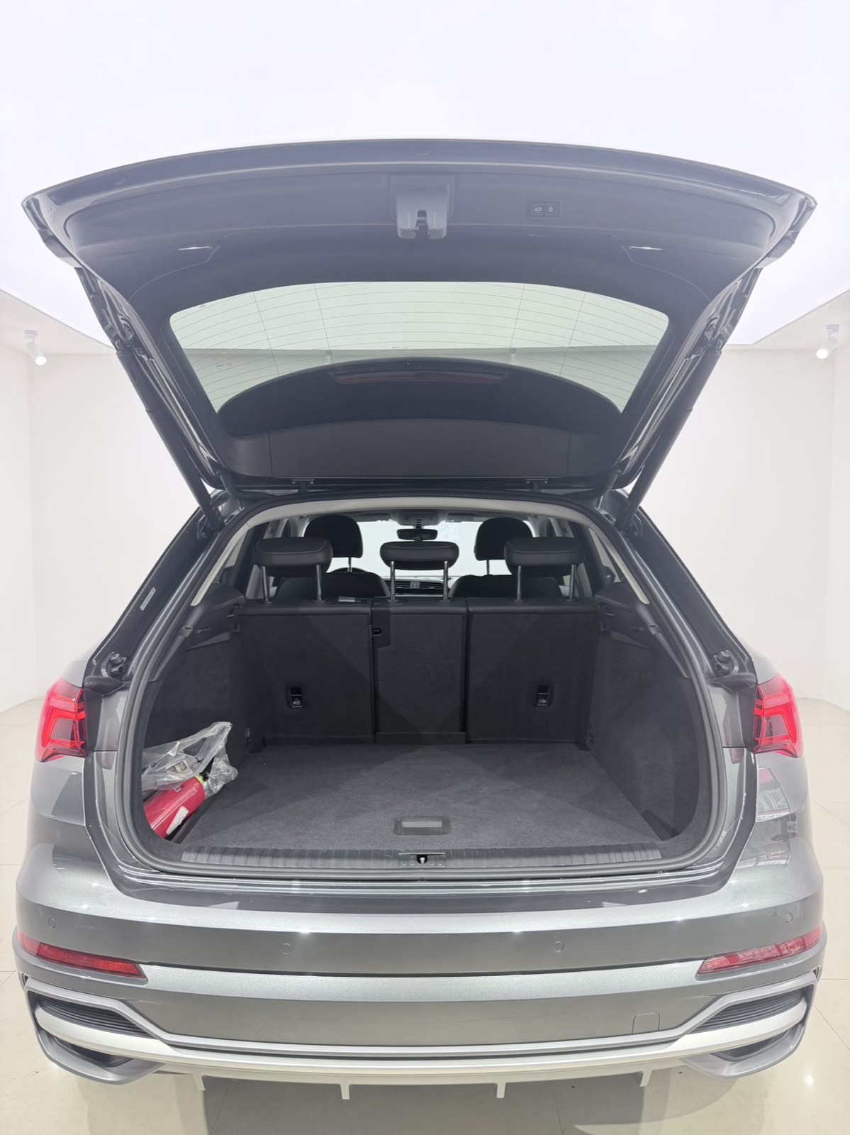 Audi Q3 view 16