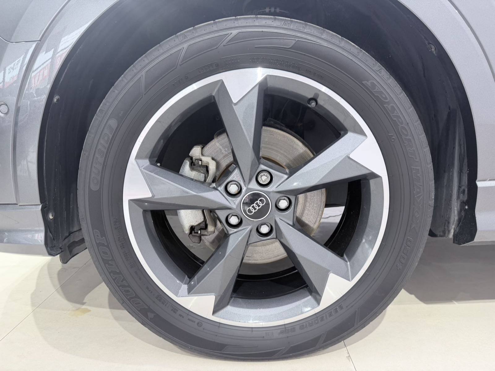 Audi Q3 view 17