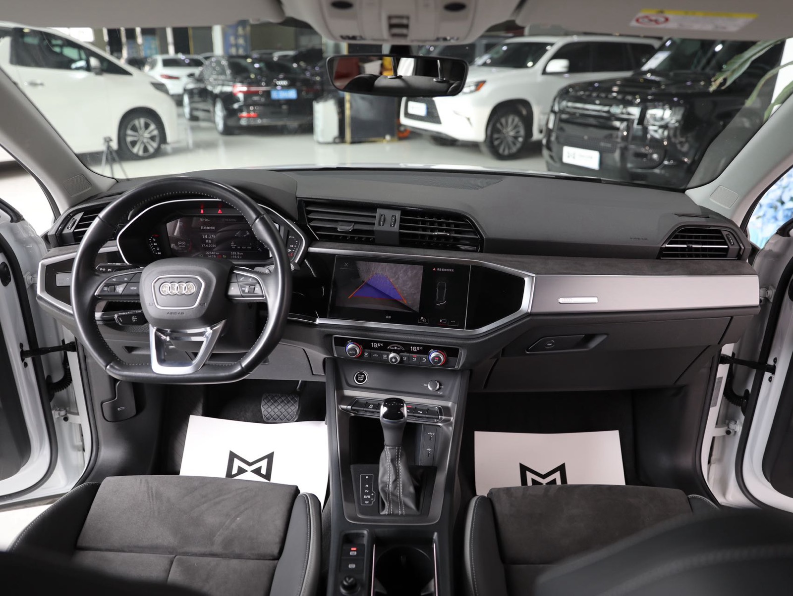 Audi Q3 view 5