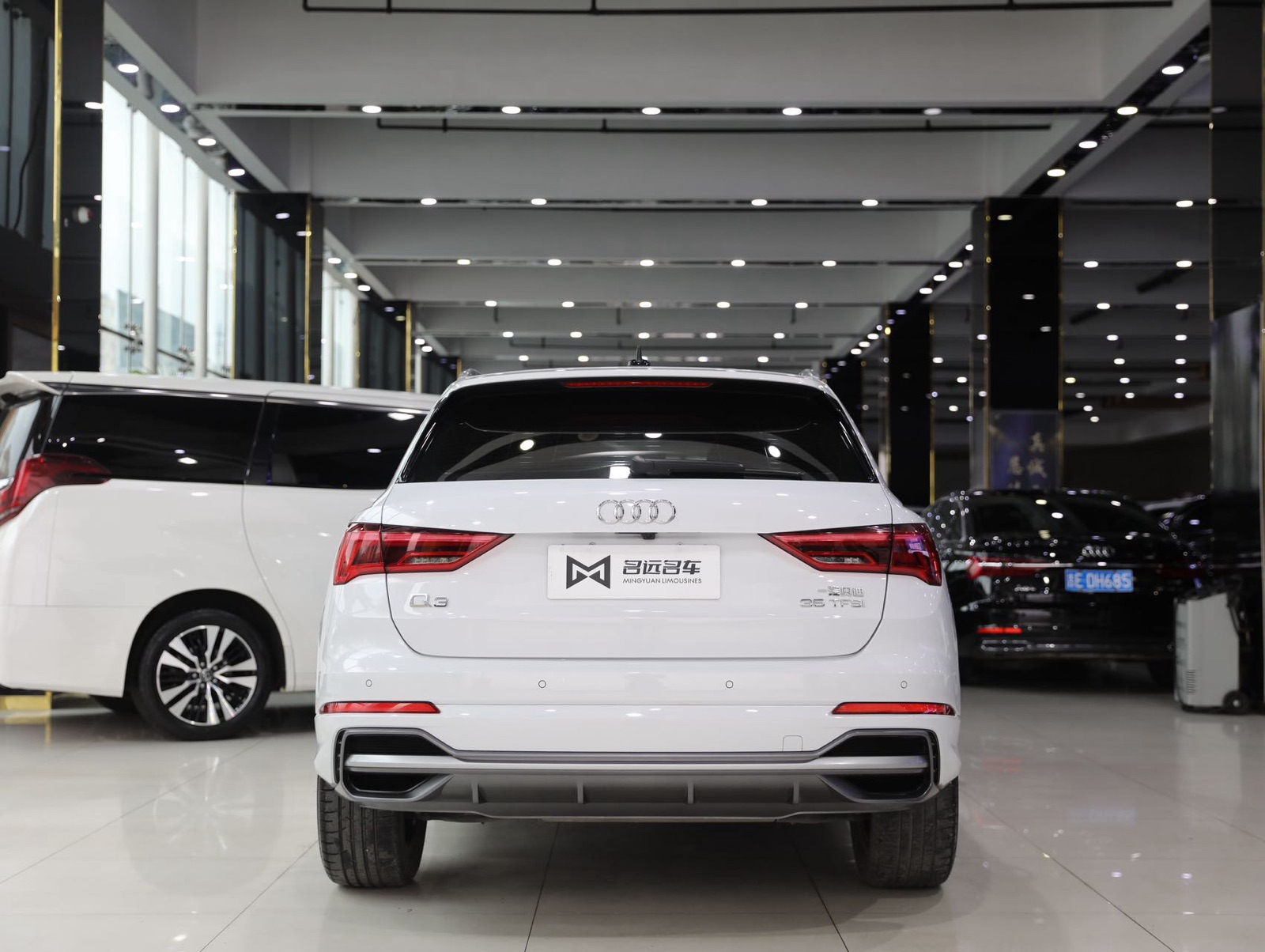 Audi Q3 view 7
