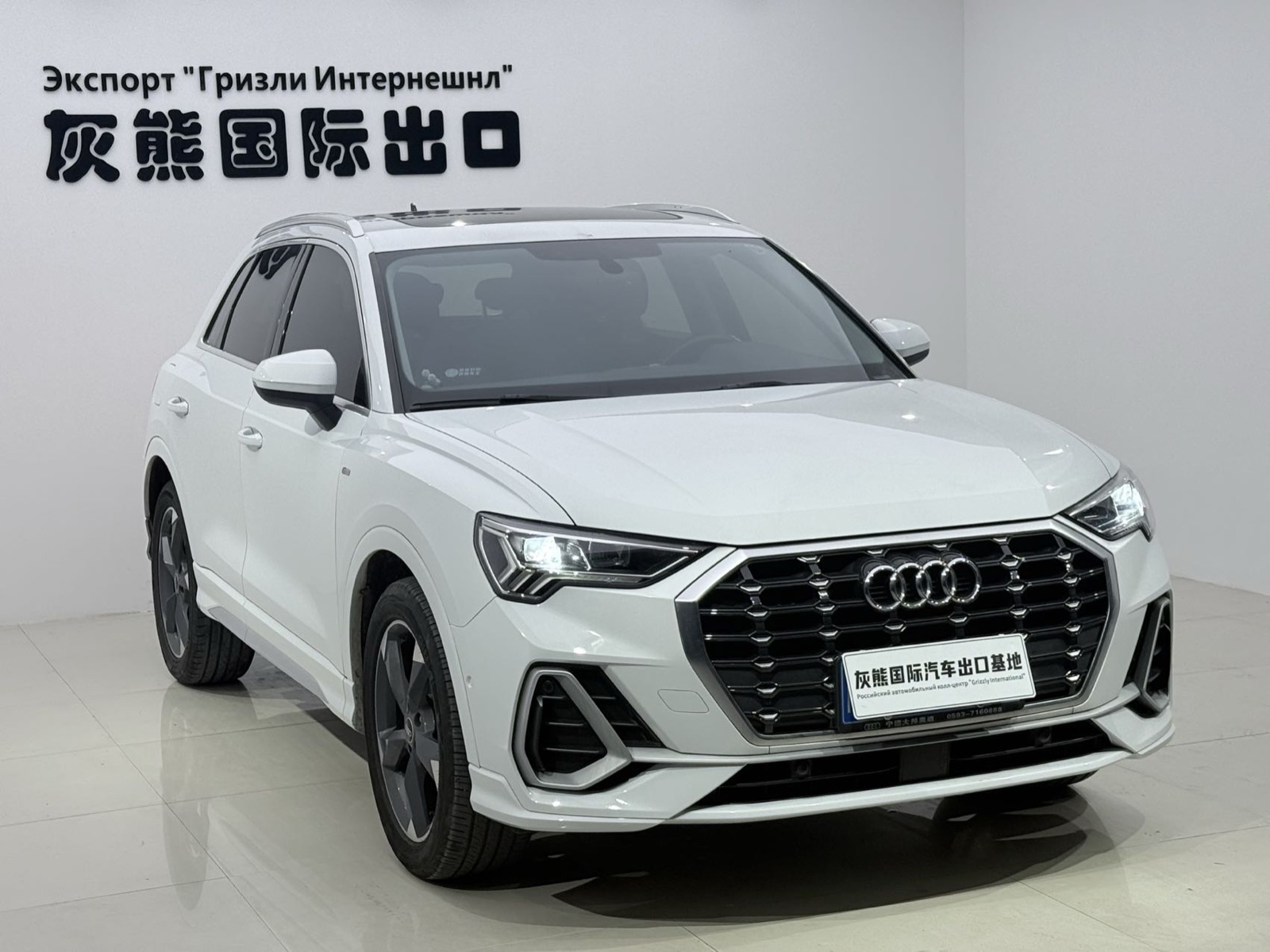 Audi Q3 view 3