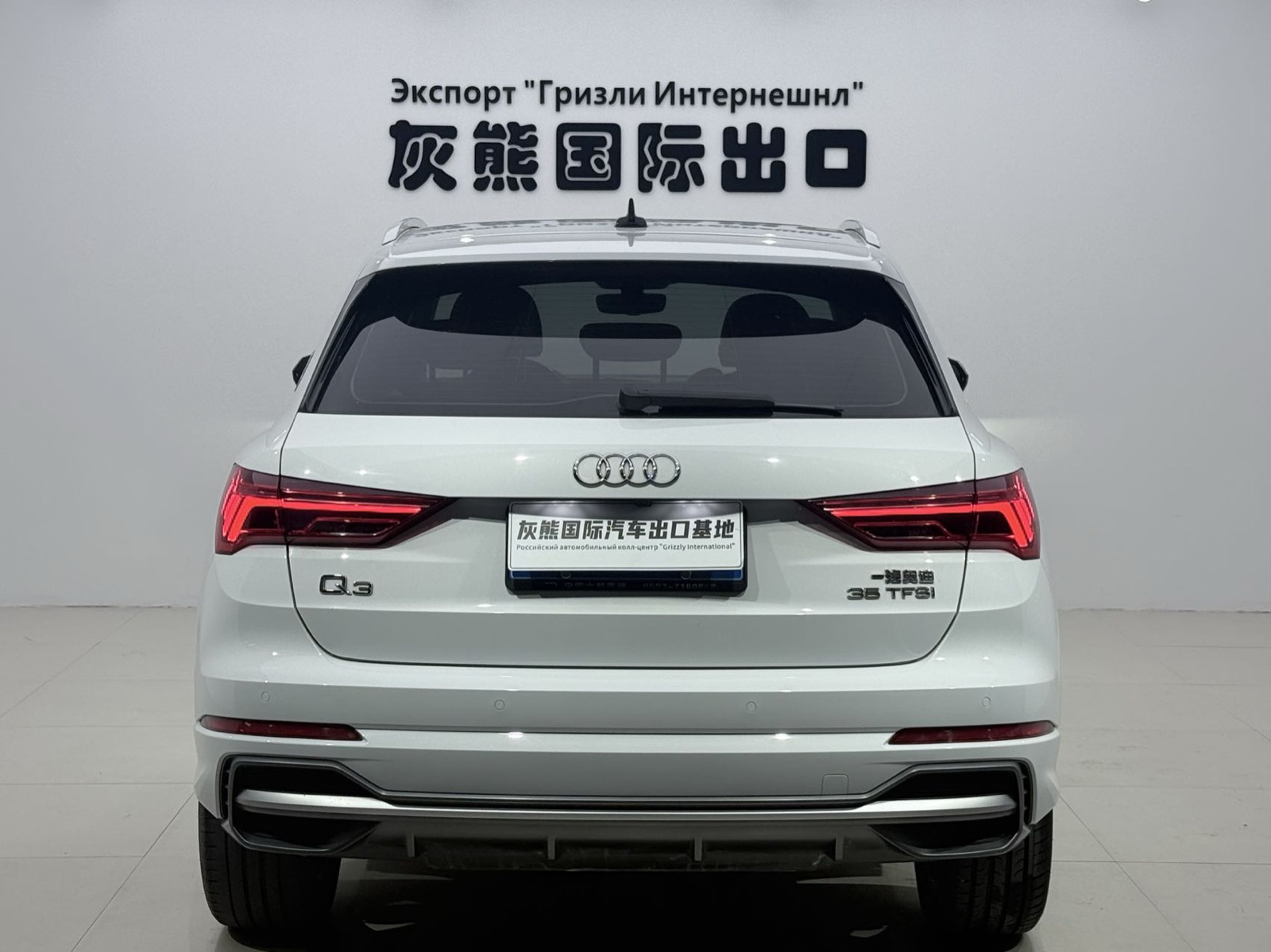 Audi Q3 view 5